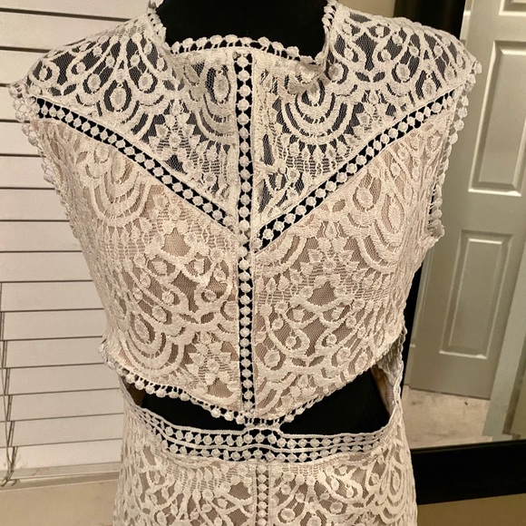 White lace detail dress with cut out - Picture 2 of 8